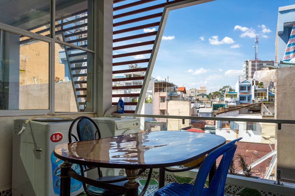 Top floor: open air with washing & drying machine