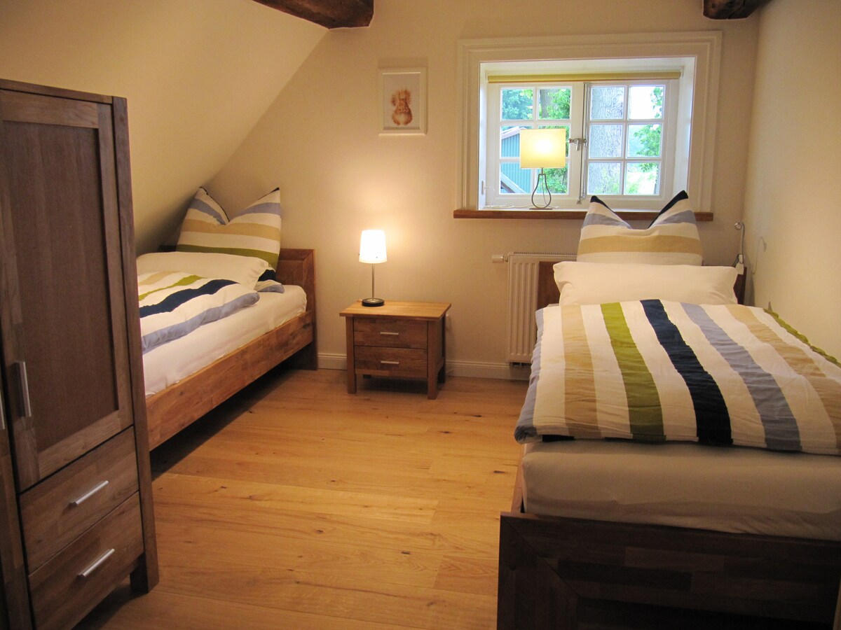 Dhomë gjumi me krevate tek