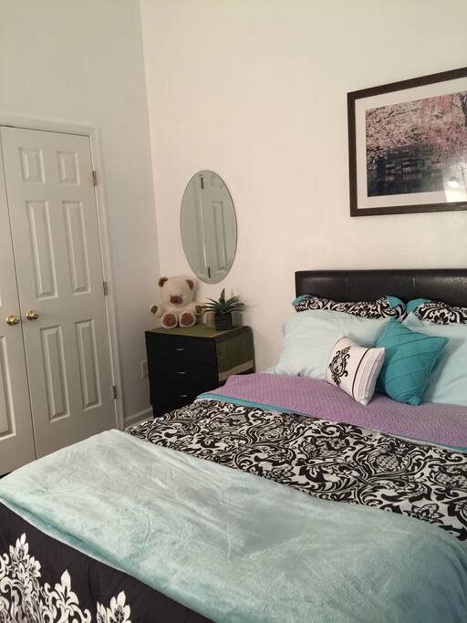 Dresser & Closet