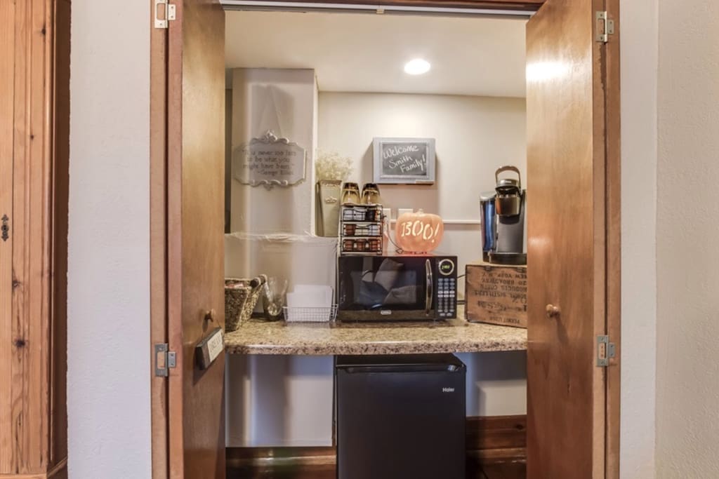 Kitchenette... coffee, snacks, microwave, & mini refrigerator