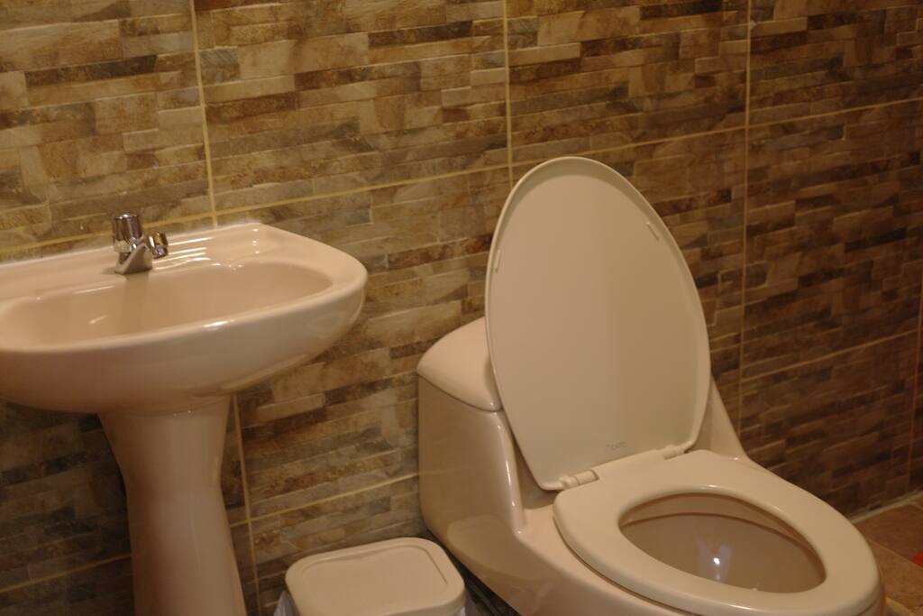baño de la habitacion