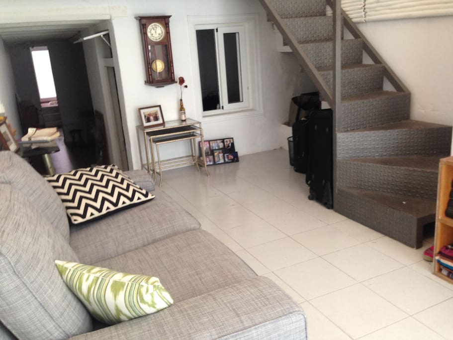 Entry lounge