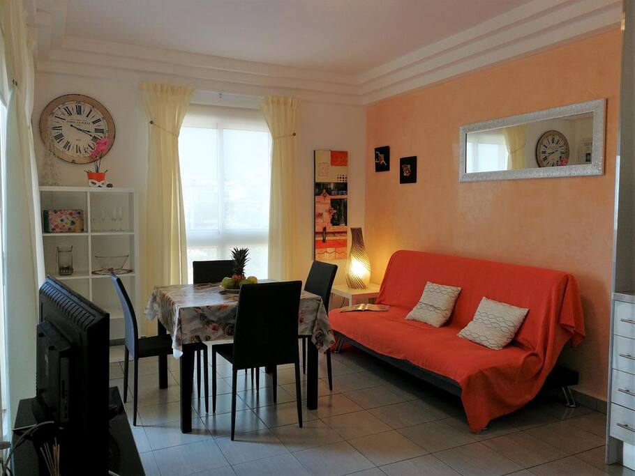 Salón con sofa' cama