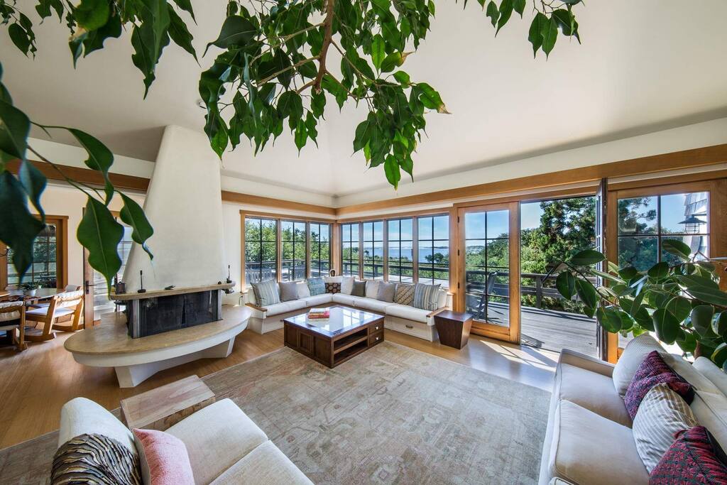 Living room, looking out over pond to ocean
