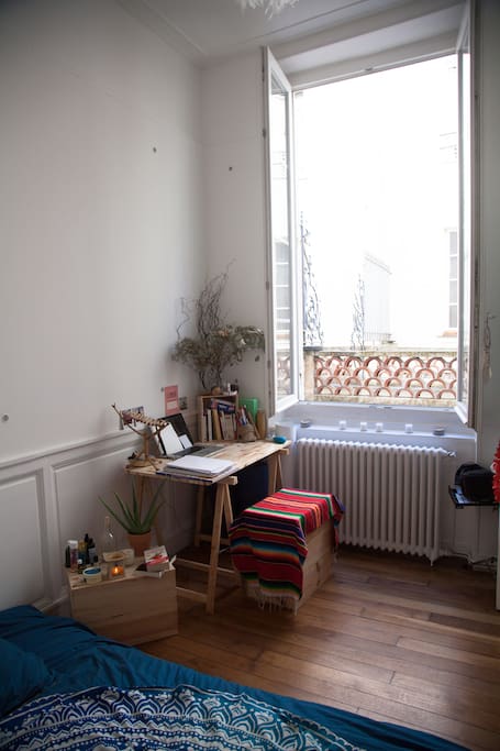 Le bureau dans la chambre