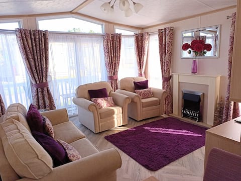 Successful Airbnb property: Ocean Lodge Barmouth Bay Snowdonia, dogs-no-charge in Llanddwywe, Llanenddwyn