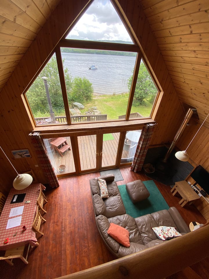 Lochside Log Cabin With Hot Tub - Loch Awe