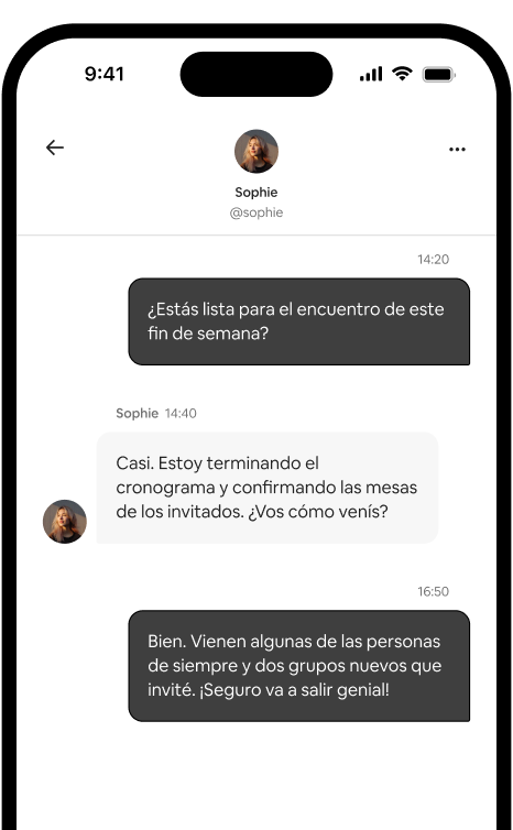Un celular muestra una cadena de mensajes privados entre dos anfitriones que están coordinando un encuentro.