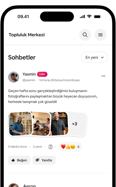 Telefon ekranında bir ilan sahibinin fotoğraflı gönderisi ve topluluktan gelen ifadelerin yer aldığı bir Sohbet akışı gösteriliyor.