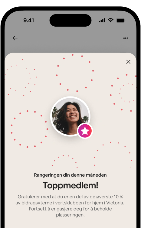 Telefon som viser en modul for feiring av de beste medlemmene med en vertavatar og et rangeringsmerke.