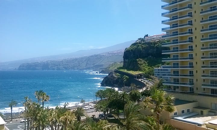 Apartment With Garage Included, Next To The Beach.