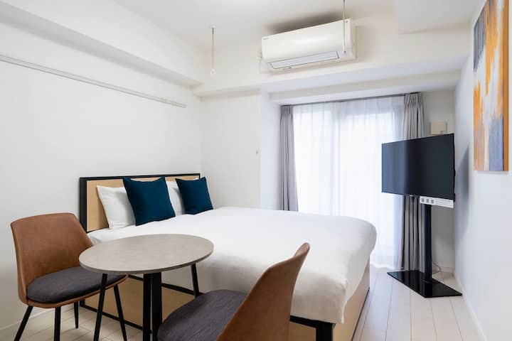 4 min walk from Nishi-Shinjuku 5-chome Station / 4 min train to Shinjuku Station / Le Creux…