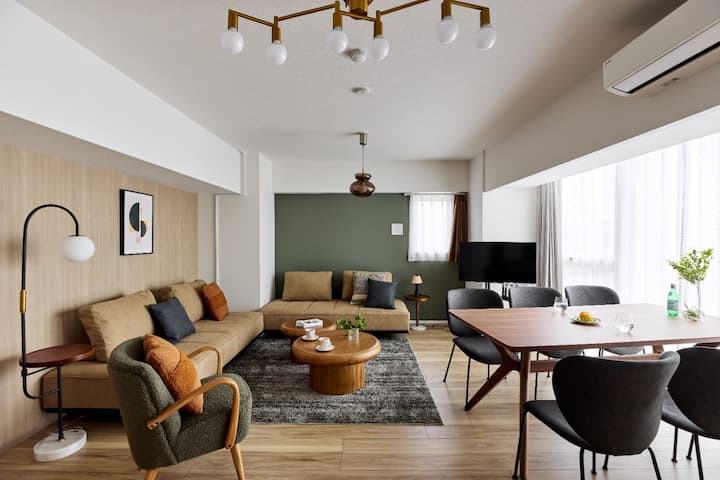 10-minute walk from Azabu-Juban Station / popular Minato-ku area / fully furnished with appliances…