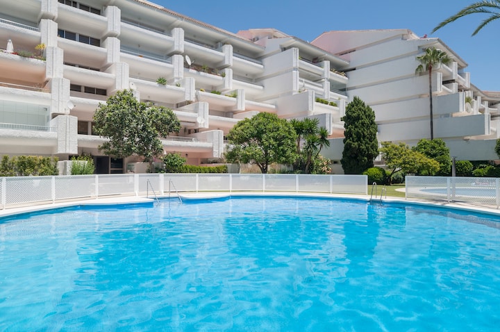 Urbanización Jardines Del Mar 150 M. De La Playa,. - Marbella