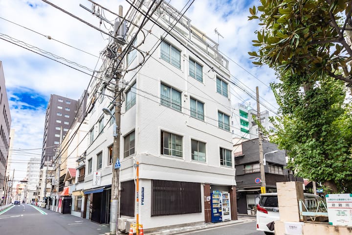 Kimberly's apartment, a great location 1 minute on foot from the