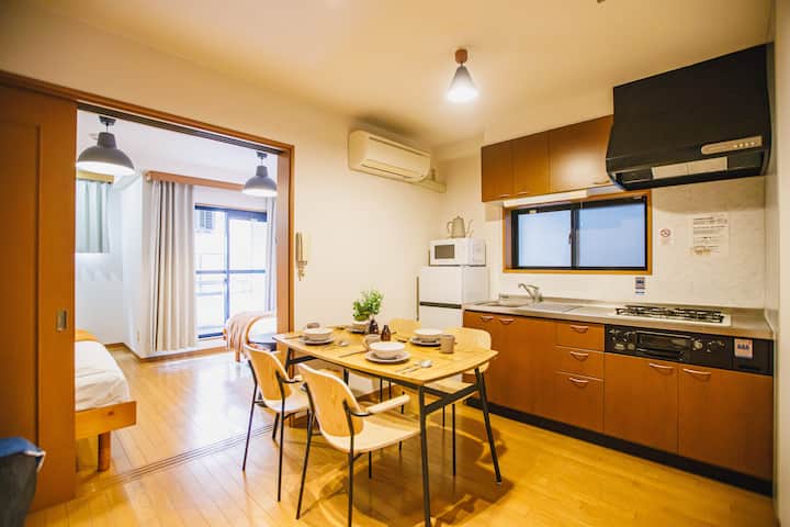 R Residence 谷町9丁目 難波駅徒歩圏、ダブルベッド2台のアパートメント A - Osaka