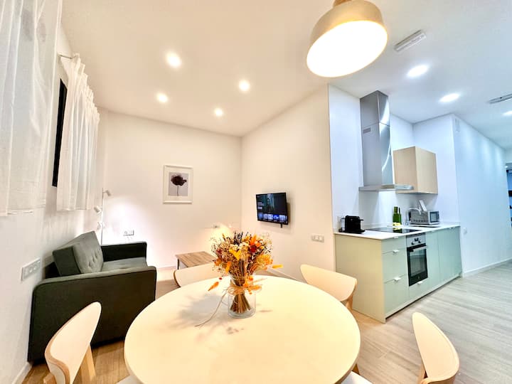 Valentia, Apartment With Queen Bed And Sofa Bed B - Valencija