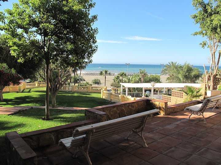 Apartamento A 10 Metros De La Playa. - Benalmádena