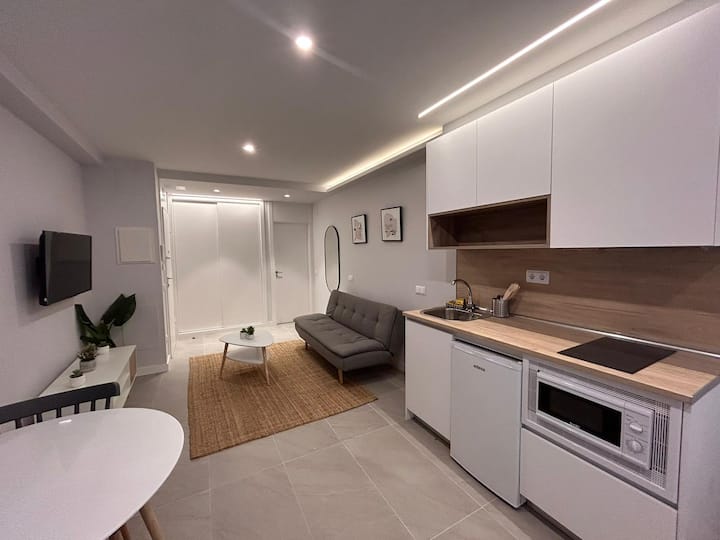 Genesis's Apartments, Queen Bed Apartment 16 - Madrid
