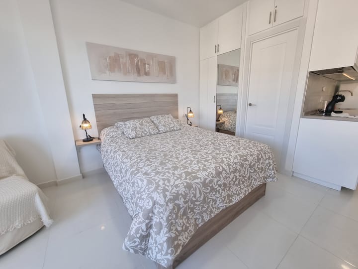 Apartamentos De Eduardo Centro, Estudio Con Cama . - Torremolinos