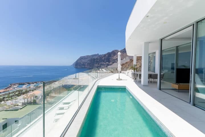 Crystal I Luxury Apartments