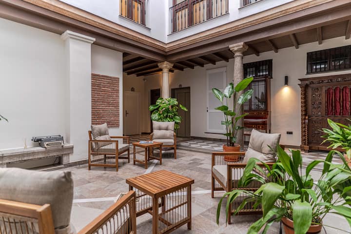Apartments At Palacio Del Carmen Suites, Suit... - Granada