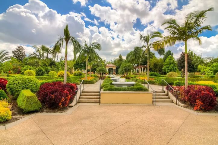 Hollis Garden