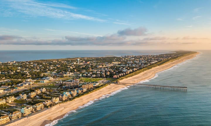 Long stretch of white sandy beach of Ocean Isle Beach, NC