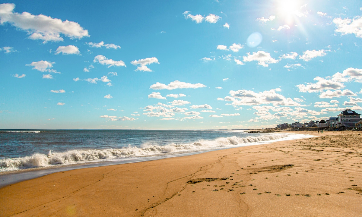 Costa norte de Massachusetts con casas y puerto frente al Atlántico