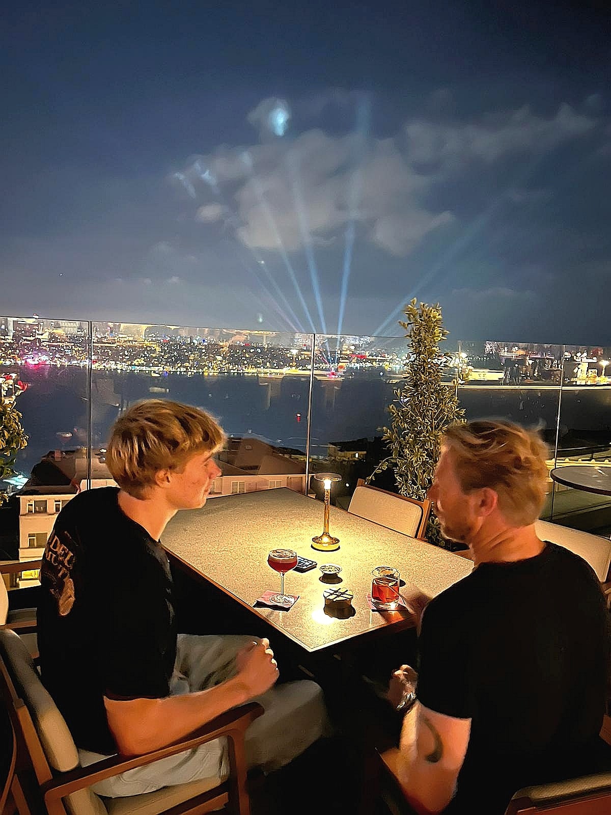 Erlebe die schicksten Rooftop-Bars