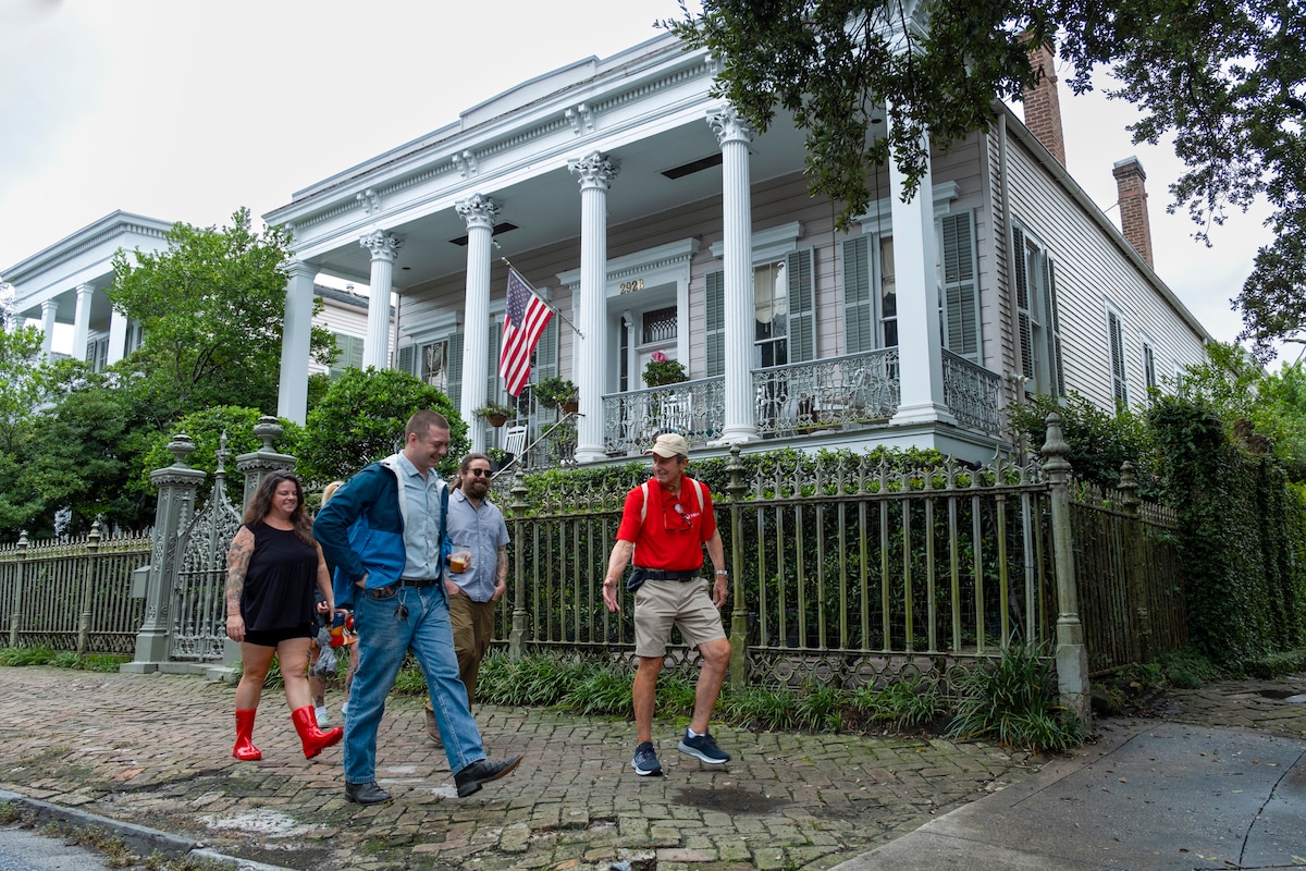 New Orleans Garden District: Legends & Charm