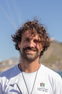 לגלות את חוויית החתירה בחוף הים