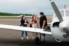 Sobrevuela Düsseldorf con un piloto local