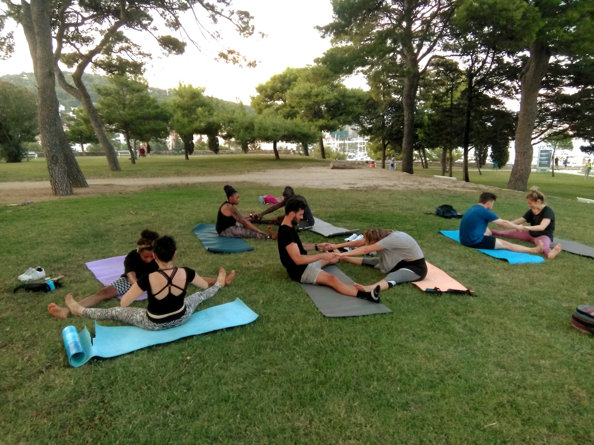 Pratiquez le yoga au parc Sustipan