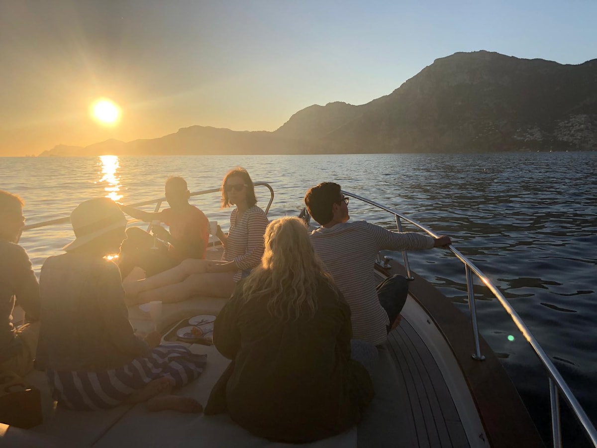Amalfiküste: Bootsfahrt bei Sonnenuntergang