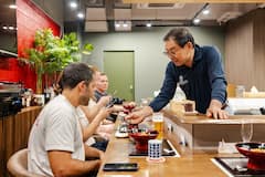 เอ็กซ์พีเรียนซ์ Toshi ToyosuTsukiji Sushi รับประทานอาหารส่วนตัว