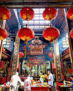 Walk KL with a solo traveler