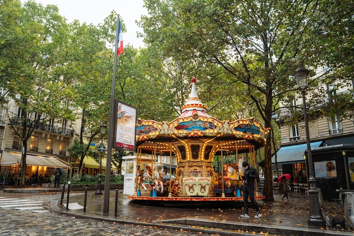 希少　1970's　ポストモダン　フレンチポップ　アーチ　ルーバー　キャビネット Top Croissants of Montmartre --Sweet & Savory Walk · ☆4.94