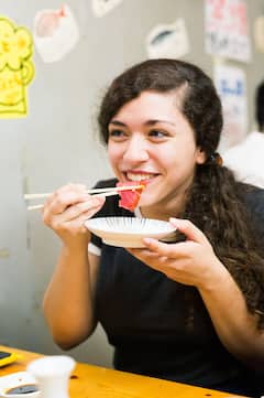 Shinjuku Izakaya Tour with an Expert