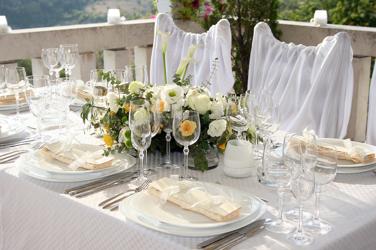 Learn Art de la Table with an etiquette..