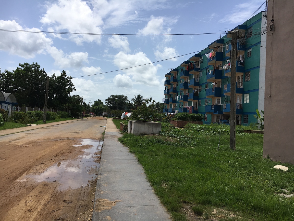 Explore Cuban life with an economist
