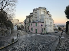 Recorrido a pie por Montmartre sin multitudes al amanecer