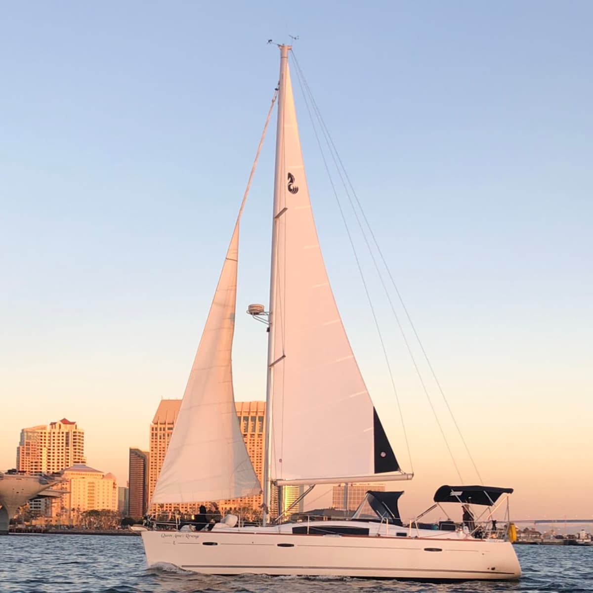 Daytime Sailing along San Diegos skyline