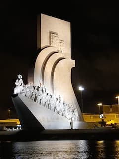 Explora las luces de Lisboa de noche