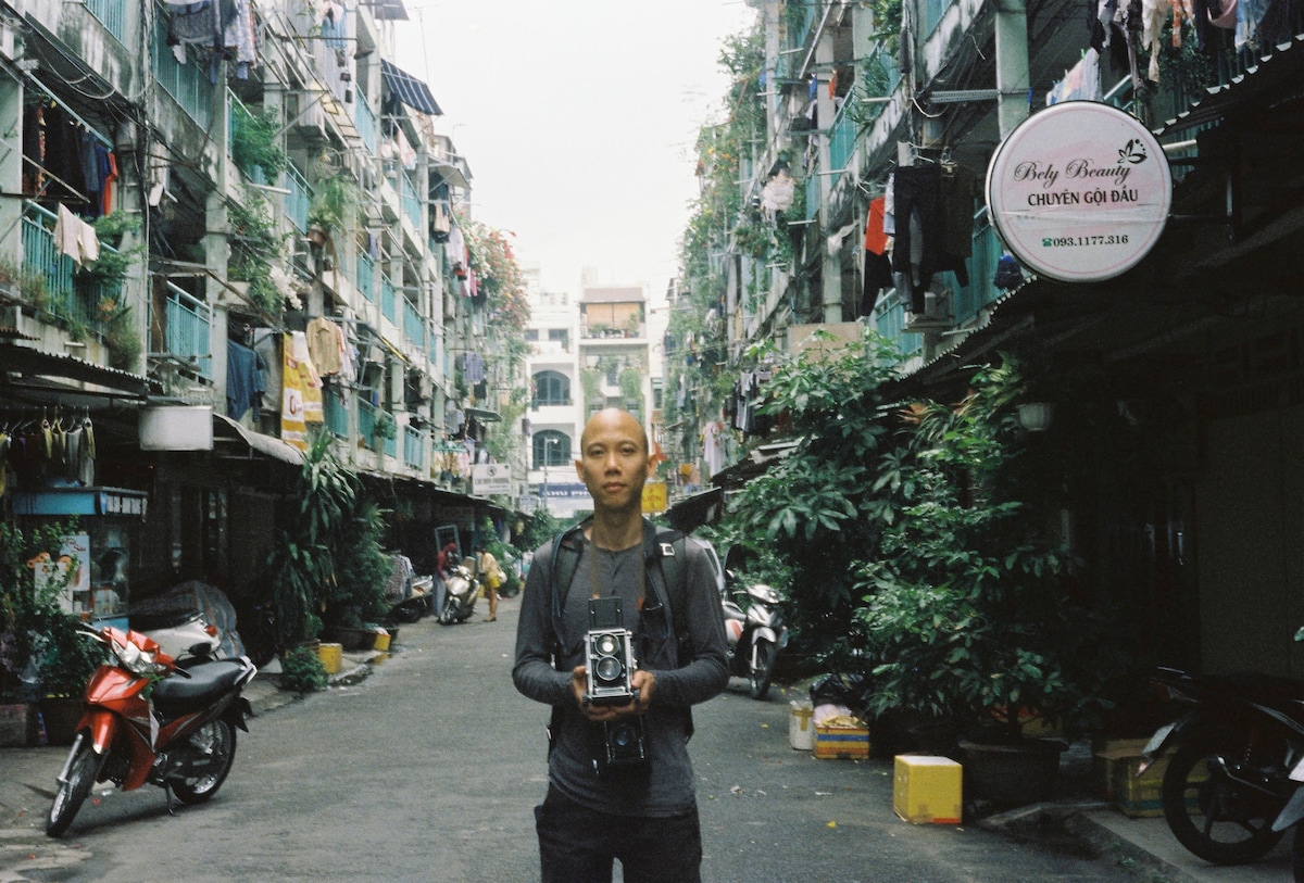 Using Medium Format film camera to discover Saigon