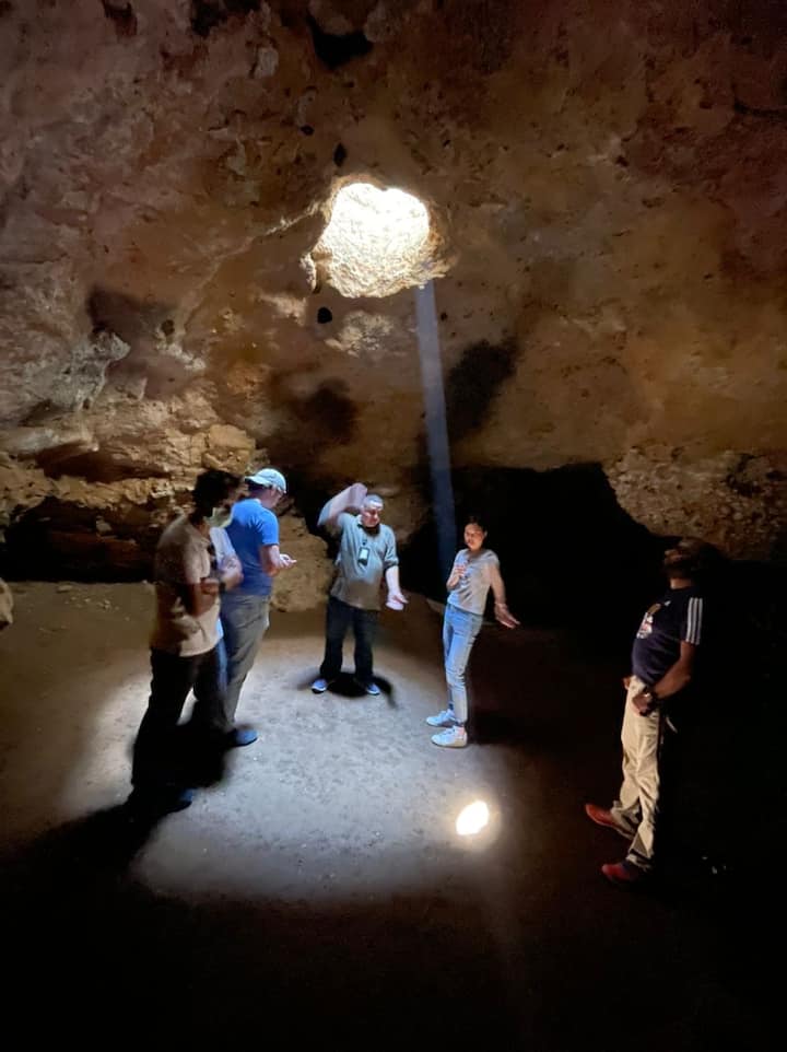 Explora la pirámide del sol de Teotihuacán