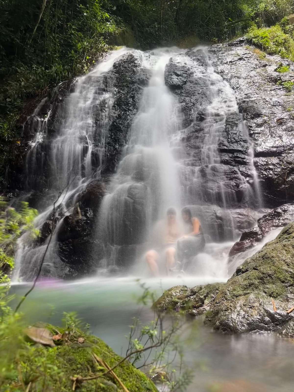 Wandern in den Bergen, Wasserfälle & Café