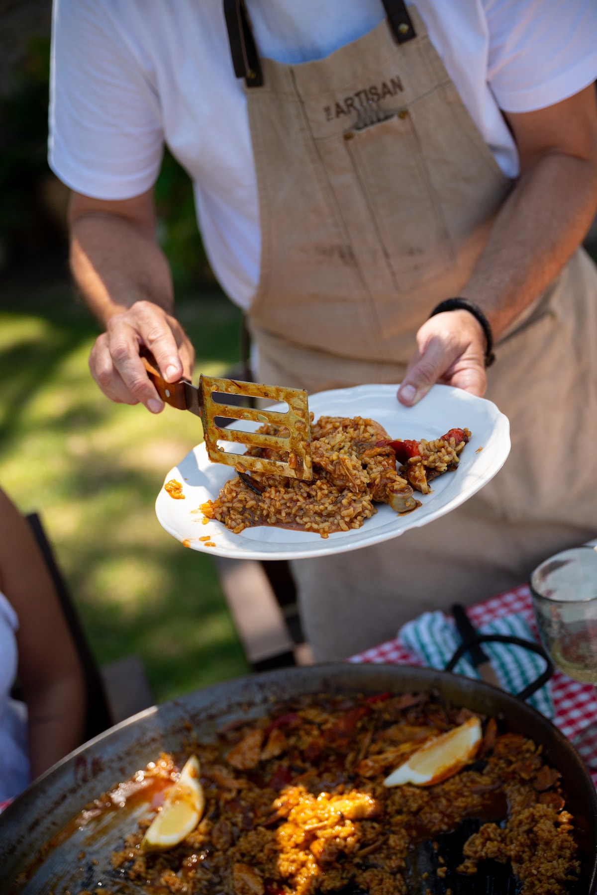 Cocina paella en cortijo Andaluz