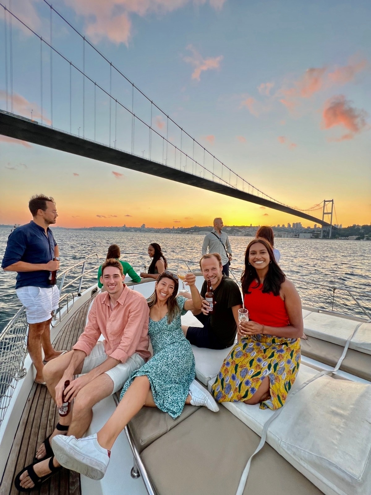 Istanbul Sunset Yacht Tour – Wine, Music & Photos