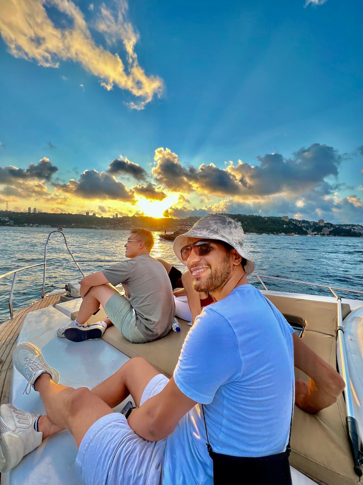 Bosphorus Sunset Yacht Tour Small Group with Wine